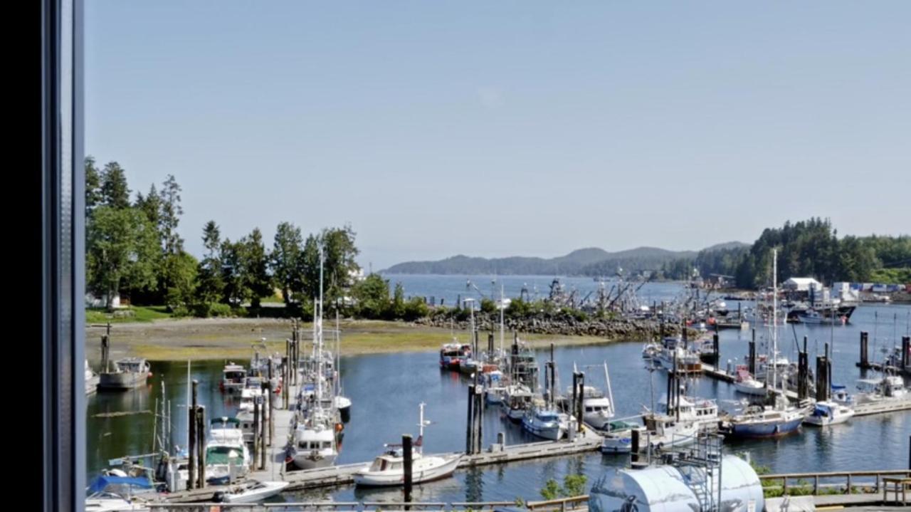 Quarterdeck Inn Port Hardy Esterno foto