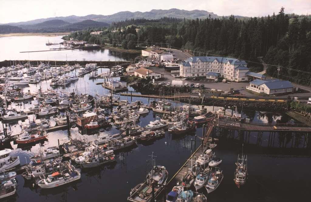 Quarterdeck Inn Port Hardy Esterno foto