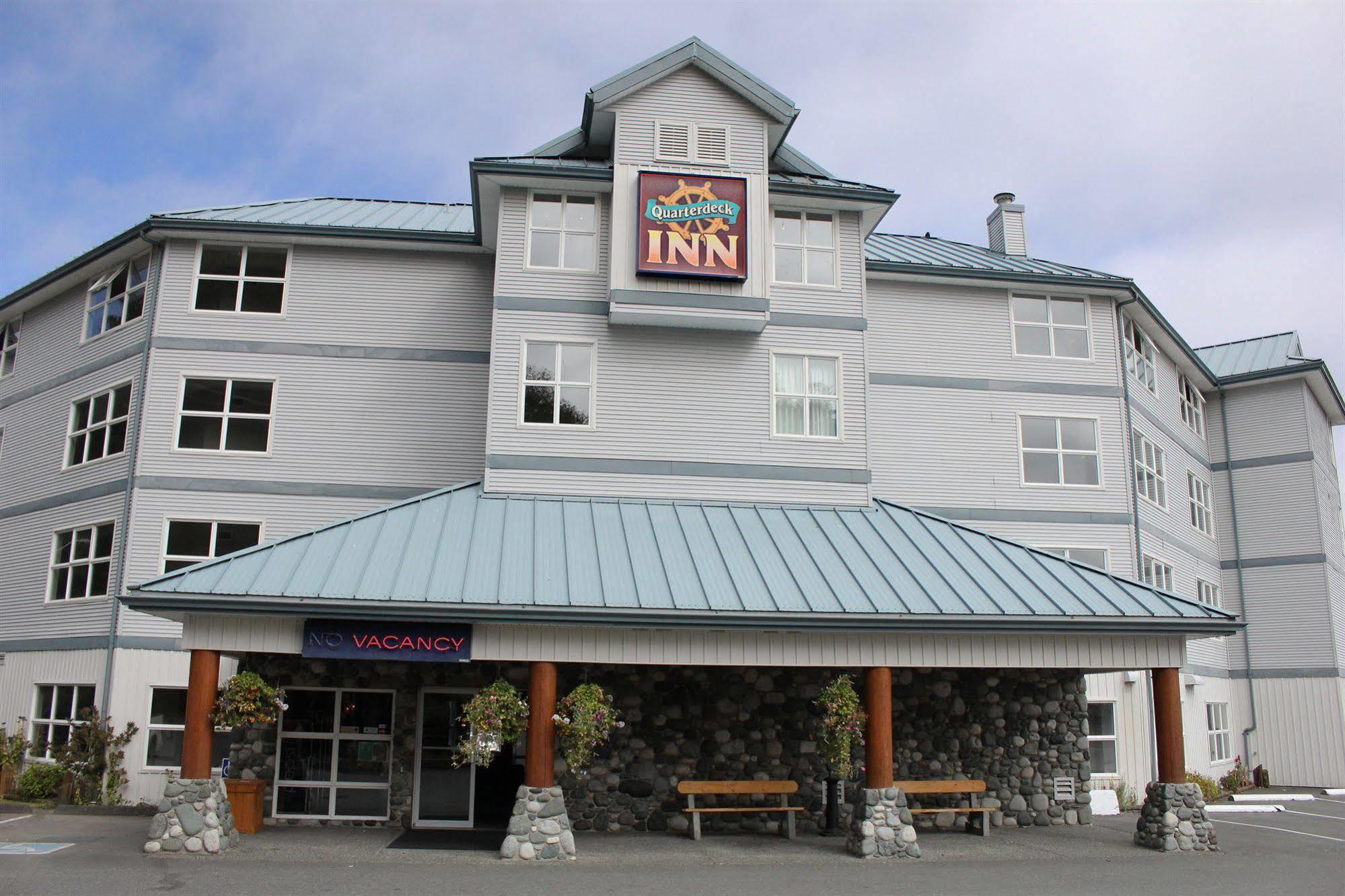 Quarterdeck Inn Port Hardy Esterno foto