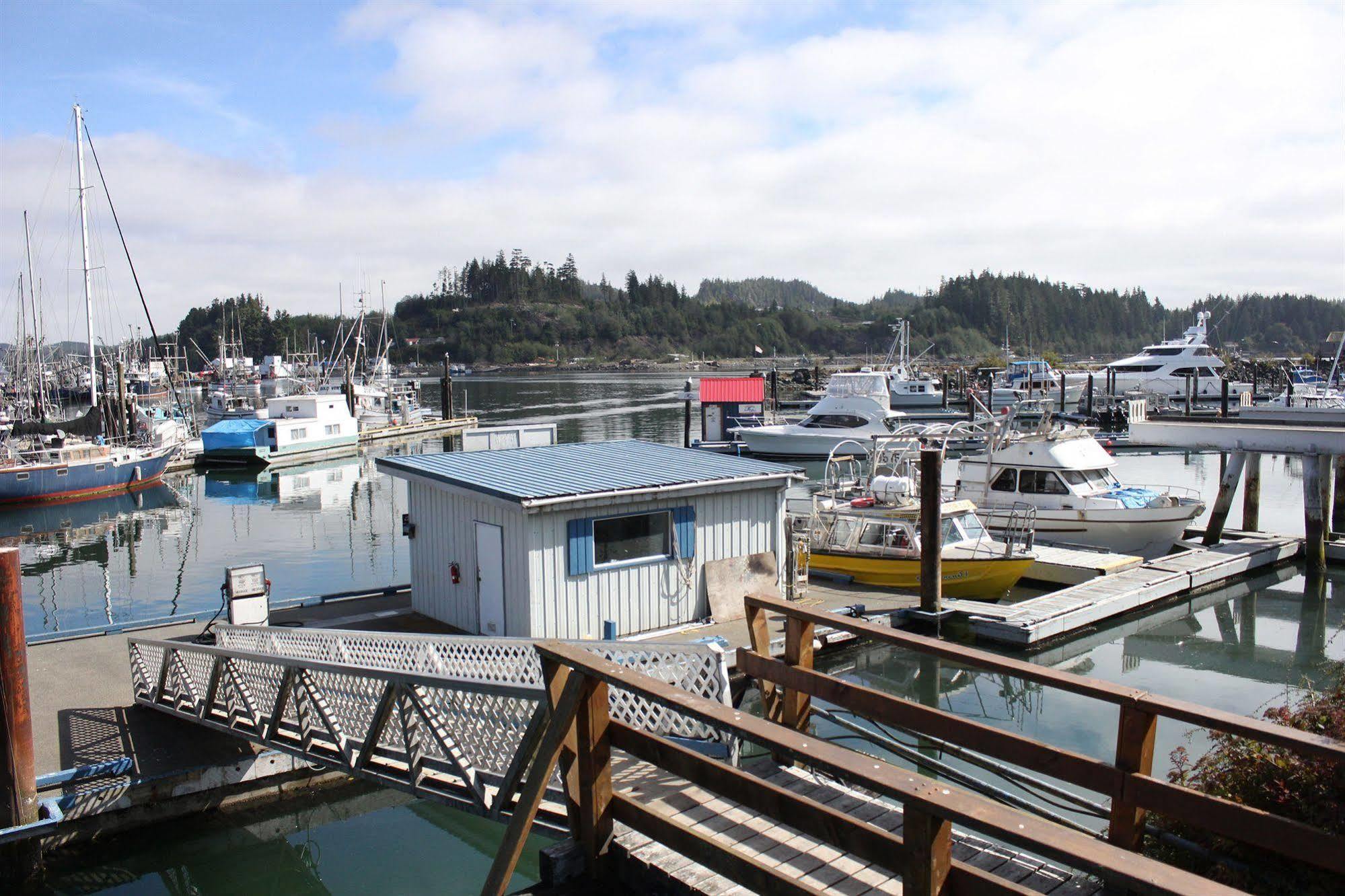 Quarterdeck Inn Port Hardy Esterno foto