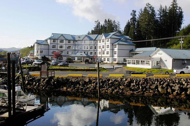 Quarterdeck Inn Port Hardy Esterno foto